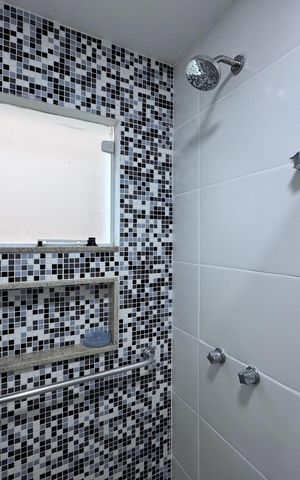 Casa de condomínio à venda com 180m², 4 quartos e 2 vagas Casa de condomínio à venda com 180m², 4 quartos e 2 vagasBanheiro Social (Canadense)