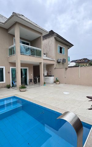 Casa de condomínio à venda com 180m², 4 quartos e 2 vagas Casa de condomínio à venda com 180m², 4 quartos e 2 vagasÁrea externa