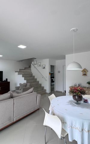 Casa de condomínio à venda com 180m², 4 quartos e 2 vagas Casa de condomínio à venda com 180m², 4 quartos e 2 vagasSala