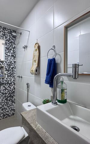 Casa de condomínio à venda com 180m², 4 quartos e 2 vagas Casa de condomínio à venda com 180m², 4 quartos e 2 vagasBanheiro Social (Canadense)