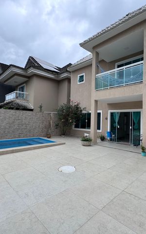 Casa de condomínio à venda com 180m², 4 quartos e 2 vagas Casa de condomínio à venda com 180m², 4 quartos e 2 vagasÁrea externa