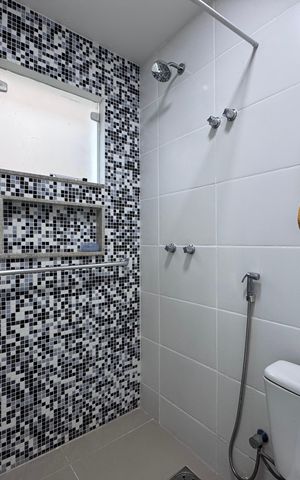 Casa de condomínio à venda com 180m², 4 quartos e 2 vagas Casa de condomínio à venda com 180m², 4 quartos e 2 vagasBanheiro Social (Canadense)