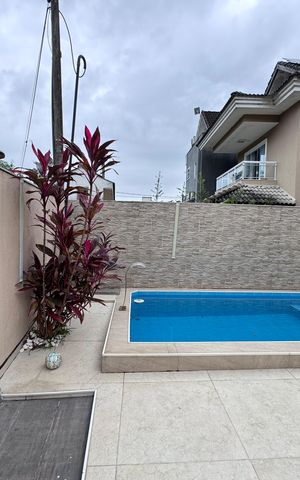 Casa de condomínio à venda com 180m², 4 quartos e 2 vagas Casa de condomínio à venda com 180m², 4 quartos e 2 vagasÁrea externa