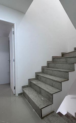 Casa de condomínio à venda com 180m², 4 quartos e 2 vagas Casa de condomínio à venda com 180m², 4 quartos e 2 vagasHall Íntimo