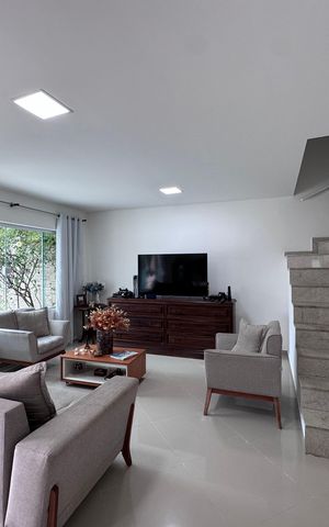 Casa de condomínio à venda com 180m², 4 quartos e 2 vagas Casa de condomínio à venda com 180m², 4 quartos e 2 vagasSala
