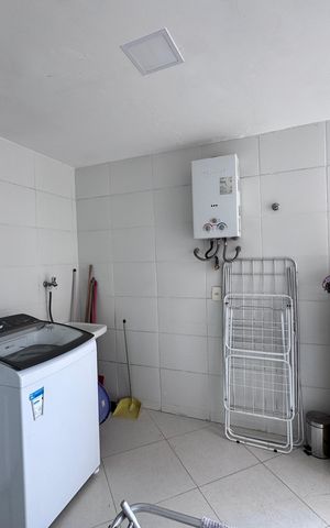 Casa de condomínio à venda com 180m², 4 quartos e 2 vagas Casa de condomínio à venda com 180m², 4 quartos e 2 vagasÁrea de Serviço