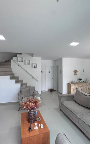 Casa de condomínio à venda com 180m², 4 quartos e 2 vagas Casa de condomínio à venda com 180m², 4 quartos e 2 vagasSala
