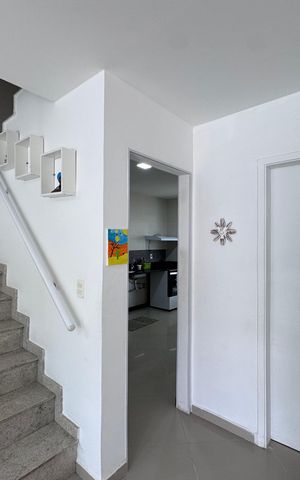 Casa de condomínio à venda com 180m², 4 quartos e 2 vagas Casa de condomínio à venda com 180m², 4 quartos e 2 vagasSala