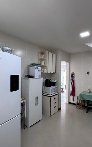 Casa de condomínio à venda com 180m², 4 quartos e 2 vagas Casa de condomínio à venda com 180m², 4 quartos e 2 vagasCozinha