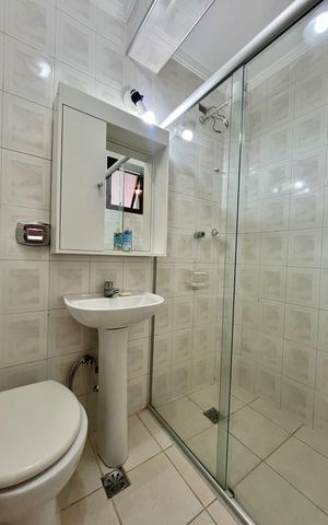 Apartamento à venda com 121m², 2 quartos e 3 vagas Apartamento à venda com 121m², 2 quartos e 3 vagasBanheiro da suíte 1
