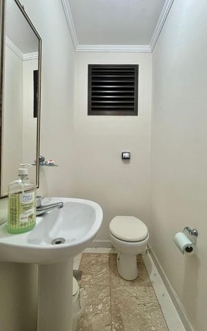 Apartamento à venda com 121m², 2 quartos e 3 vagas Apartamento à venda com 121m², 2 quartos e 3 vagasLavabo
