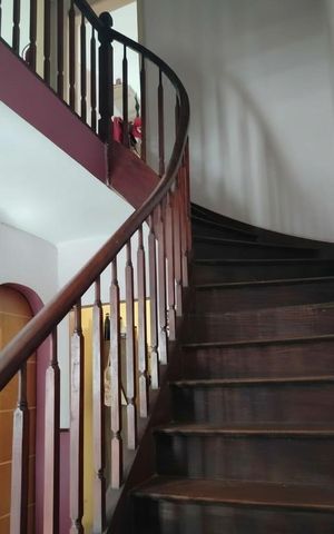 Casa para alugar com 200m², 5 quartos e sem vaga Casa para alugar com 200m², 5 quartos e sem vagaEscada