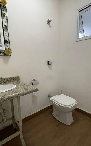 Casa para alugar com 120m², 3 quartos e 3 vagas Casa para alugar com 120m², 3 quartos e 3 vagasBanheiro 1