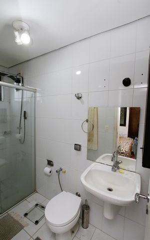 Apartamento à venda com 300m², 4 quartos e 2 vagasBanheiro do Quarto 2