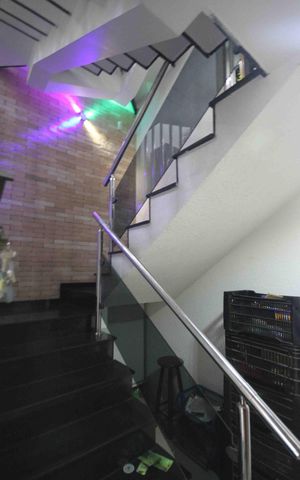 Casa à venda com 140m², 3 quartos e 2 vagas Casa à venda com 140m², 3 quartos e 2 vagasHall de entrada