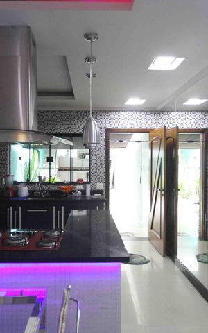 Casa à venda com 140m², 3 quartos e 2 vagas Casa à venda com 140m², 3 quartos e 2 vagasCozinha
