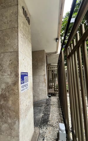 Apartamento à venda com 130m², 3 quartos e 1 vaga Apartamento à venda com 130m², 3 quartos e 1 vagaPlaca