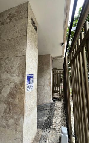 Apartamento à venda com 130m², 3 quartos e 1 vaga Apartamento à venda com 130m², 3 quartos e 1 vagaPlaca