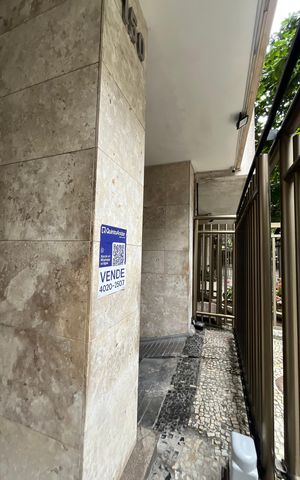 Apartamento à venda com 130m², 3 quartos e 1 vaga Apartamento à venda com 130m², 3 quartos e 1 vagaPlaca