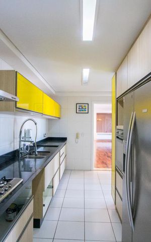 Apartamento para alugar com 177m², 3 quartos e 3 vagas Apartamento para alugar com 177m², 3 quartos e 3 vagasCozinha