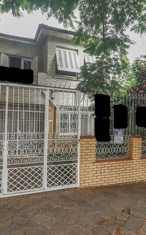 Casa à venda com 350m², 4 quartos e 2 vagasFachada
