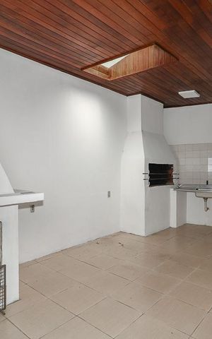 Casa à venda com 350m², 4 quartos e 2 vagasSalão Fundos