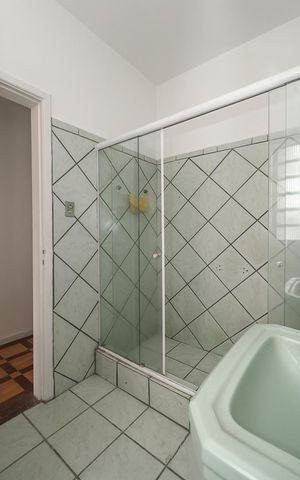 Casa à venda com 350m², 4 quartos e 2 vagasBanheiro