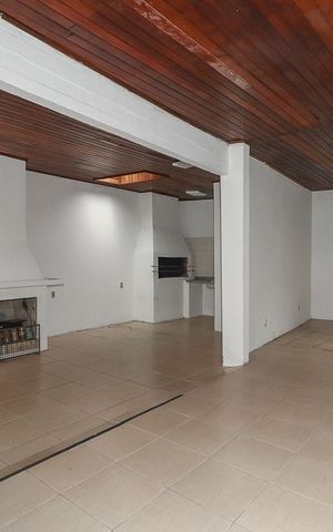 Casa à venda com 350m², 4 quartos e 2 vagasSalão Fundos