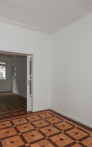 Casa à venda com 350m², 4 quartos e 2 vagasCopa