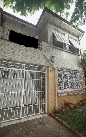 Casa à venda com 350m², 4 quartos e 2 vagasFachada