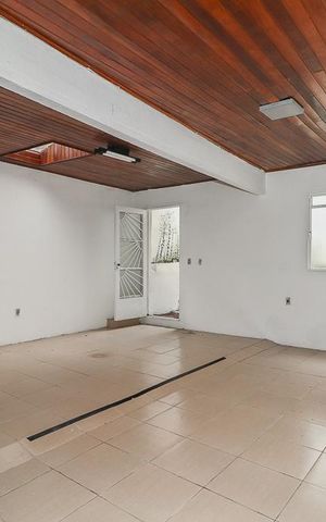 Casa à venda com 350m², 4 quartos e 2 vagasSalão Fundos