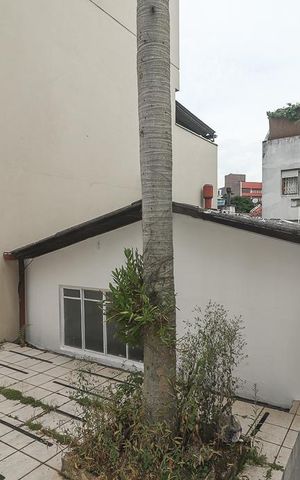 Casa à venda com 350m², 4 quartos e 2 vagasFundos