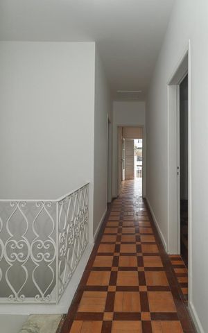 Casa à venda com 350m², 4 quartos e 2 vagasCorredor