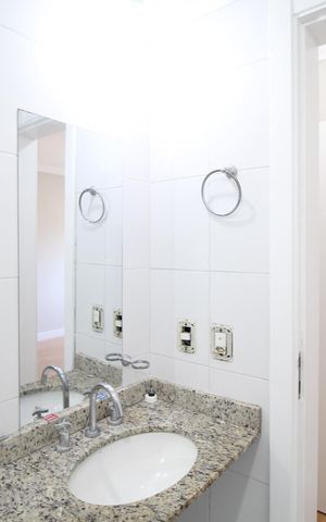 Apartamento à venda com 67m², 2 quartos e 1 vagaBanheiro da Suíte 1