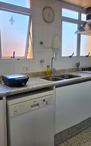 Apartamento à venda com 141m², 2 quartos e 3 vagas Apartamento à venda com 141m², 2 quartos e 3 vagasCozinha