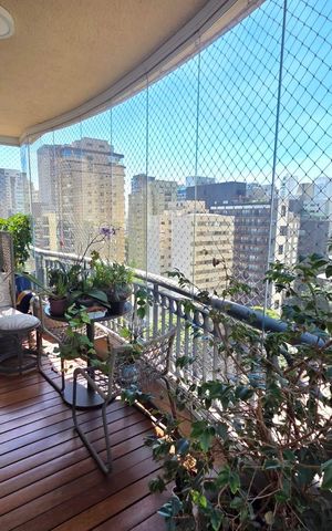 Apartamento à venda com 141m², 2 quartos e 3 vagas Apartamento à venda com 141m², 2 quartos e 3 vagasVaranda