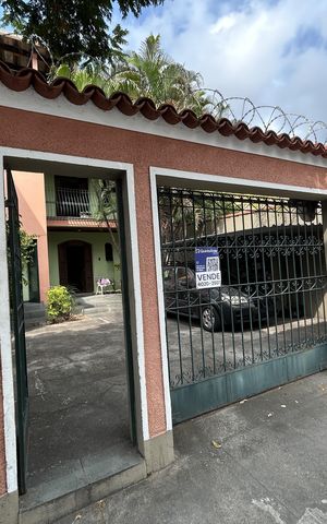 Casa à venda com 133m², 3 quartos e 1 vagaFachada + plaquinha