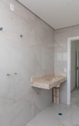 Casa à venda com 300m², 4 quartos e 4 vagas Casa à venda com 300m², 4 quartos e 4 vagasBanheiro da Suíte 4