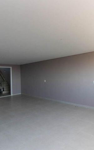 Casa à venda com 300m², 4 quartos e 4 vagas Casa à venda com 300m², 4 quartos e 4 vagasGaragem