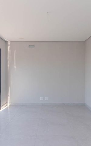 Casa à venda com 300m², 4 quartos e 4 vagas Casa à venda com 300m², 4 quartos e 4 vagasSala