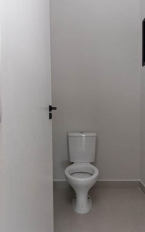 Casa à venda com 300m², 4 quartos e 4 vagas Casa à venda com 300m², 4 quartos e 4 vagasBanheiro do Salão de festas