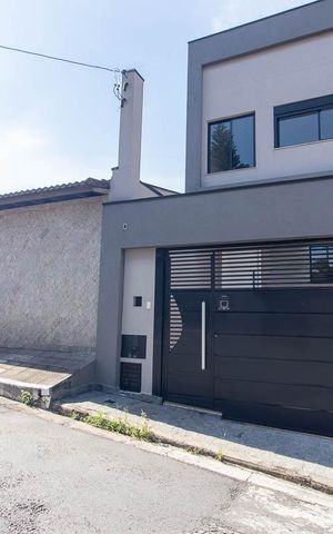 Casa à venda com 300m², 4 quartos e 4 vagas Casa à venda com 300m², 4 quartos e 4 vagasFachada
