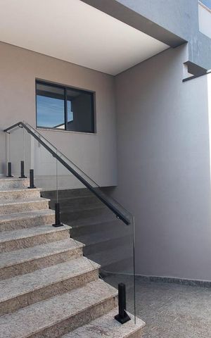 Casa à venda com 300m², 4 quartos e 4 vagas Casa à venda com 300m², 4 quartos e 4 vagasEntrada