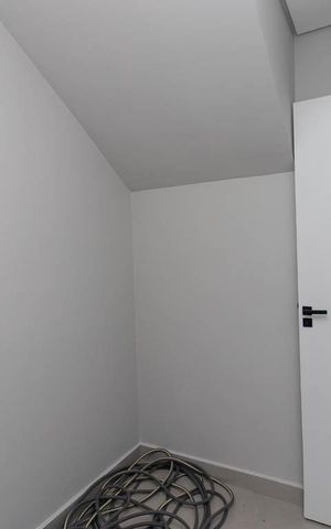 Casa à venda com 300m², 4 quartos e 4 vagas Casa à venda com 300m², 4 quartos e 4 vagasQuarto de Serviço