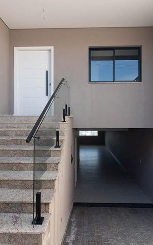 Casa à venda com 300m², 4 quartos e 4 vagas Casa à venda com 300m², 4 quartos e 4 vagasEntrada