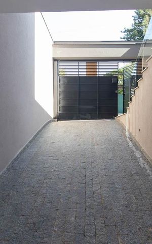Casa à venda com 300m², 4 quartos e 4 vagas Casa à venda com 300m², 4 quartos e 4 vagasGaragem