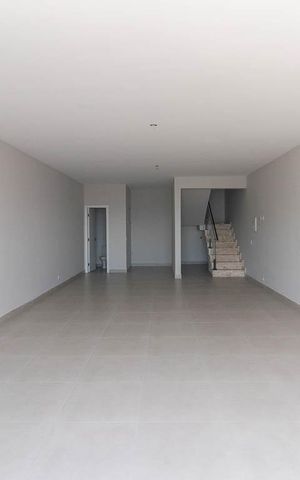 Casa à venda com 300m², 4 quartos e 4 vagas Casa à venda com 300m², 4 quartos e 4 vagasSalão de festas