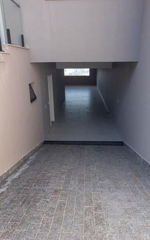 Casa à venda com 300m², 4 quartos e 4 vagas Casa à venda com 300m², 4 quartos e 4 vagasEntrada