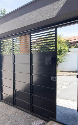 Casa à venda com 300m², 4 quartos e 4 vagas Casa à venda com 300m², 4 quartos e 4 vagasEntrada