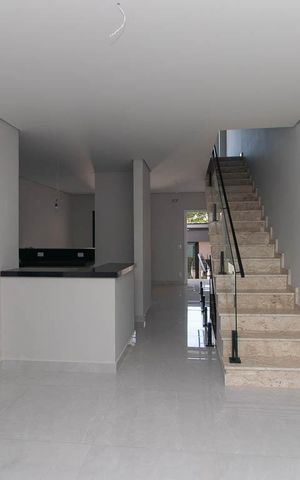Casa à venda com 300m², 4 quartos e 4 vagas Casa à venda com 300m², 4 quartos e 4 vagasSala de Jantar